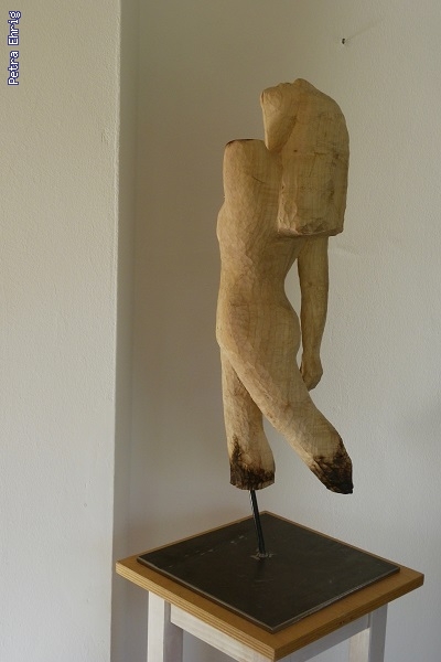 http://www.petra-ehrig.de/pixlie/cache/vs_Skulptur%202017_Die%20Tanzerin%202017%20Linde%2064x22x20cm.jpg